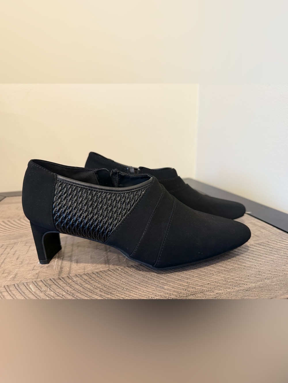 Andiamo Black Pointed Toe Block Heel Zip Closure Solid Heels Women’s 7.5